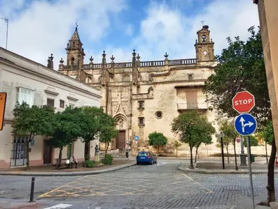 a stop sign in front of a large building at Apartamento Fuente de Los Naranjos in Jerez de la Frontera
