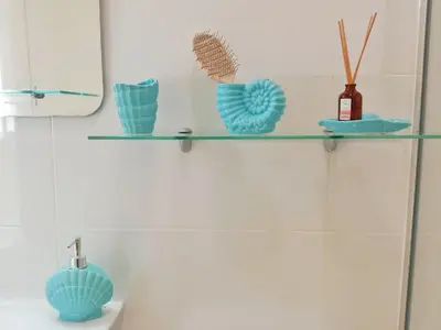 a bathroom with three glass bowls on a shelf at Apartamento Fuente de Los Naranjos in Jerez de la Frontera