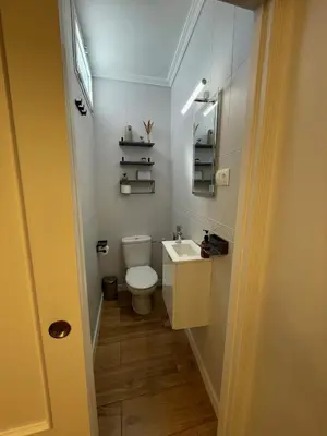 a small bathroom with a toilet and a sink at Apartamento el Ancla in El Puerto de Santa María