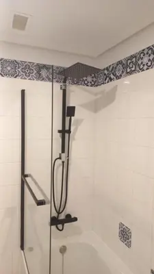 a bathroom with a shower and a bath tub at Marina Sur in San Fernando
