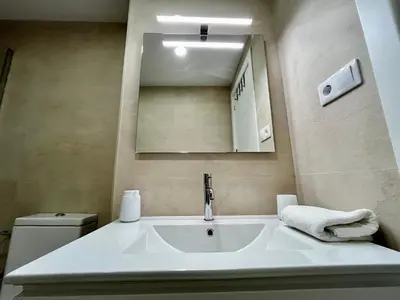 a bathroom with a sink and a mirror at GATU Náutico 