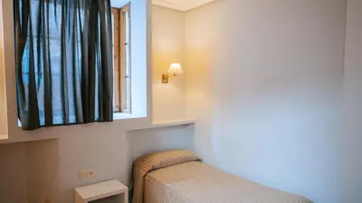 a small room with a bed and a window at Bungalows Bahia Sur in San Fernando