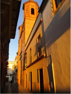 a building with a clock tower on a street at Jardines de Santa María - Parking gratis in Jerez de la Frontera