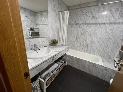 a bathroom with a sink and a bath tub at Apartamento Jerez in Jerez de la Frontera