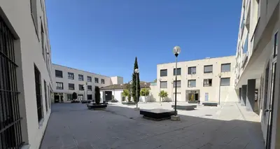 an empty courtyard in a city with buildings at Apartamento Jerez in Jerez de la Frontera