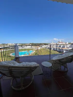 a balcony with a bed and a table and chairs at Apartamento Sanlúcar PARKING GRATIS ,PISCINA ,WIFI ATICO con vistas in Sanlúcar de Barrameda