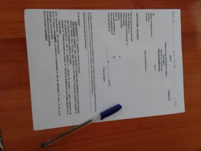 a piece of paper with a pen on a table at Apartamento Acogedor Centro Playa 2habtn,AA-WIFI-PARKING GRATIS CALLE in Sanlúcar de Barrameda