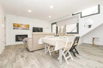a living room with a table and a couch at Apartamento Tom-Isi in Rota