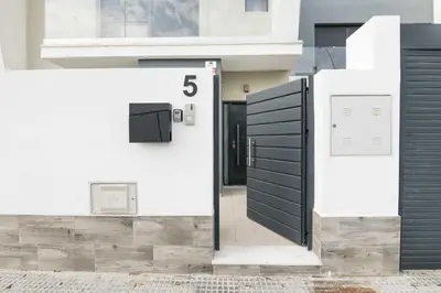 a building with the number on the side of it at Apartamento Tom-Isi in Rota