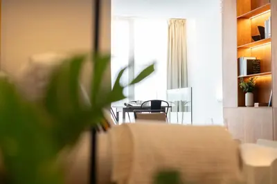 a living room with a table and a chair at AvantiStays Porta Coeli con PARKING GRATIS in Sanlúcar de Barrameda