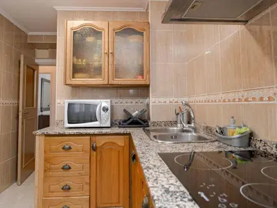 a kitchen with a microwave and a sink at Winahost El Rincon del Puerto in El Puerto de Santa María