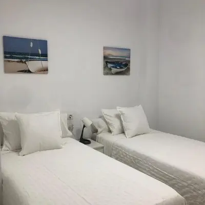 two beds sitting next to each other in a room at Apartamento Relax Centro in Sanlúcar de Barrameda