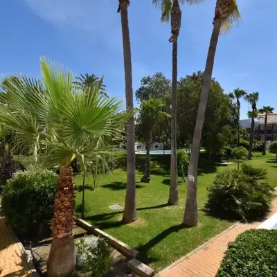 Dúo de bajos con jardín
