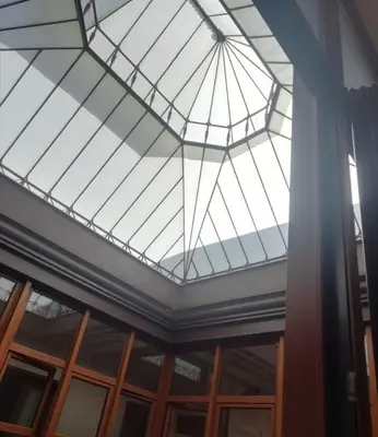 a skylight in a building with a glass ceiling at Ático Vicario 11 in El Puerto de Santa María