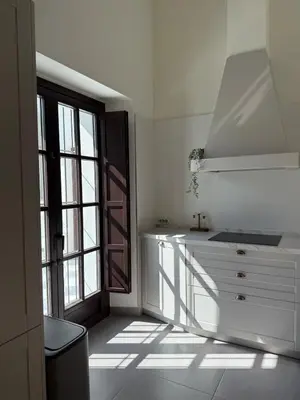 a white kitchen with a sink and a window at ESPECTACULAR PISO EN PALACIO Preferiblemente familias y mayores de treinta años in El Puerto de Santa María