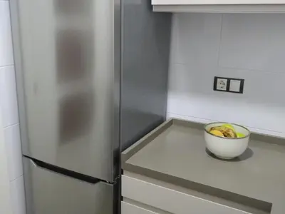 a bowl of fruit sitting on a counter next to a refrigerator at Cádiz Un respiro en Cádiz in Cádiz