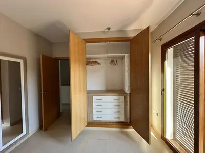 a room with a closet with a door and a window at Casa de playa nueva y luminosa in Chiclana de la Frontera
