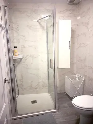 a shower stall in a bathroom with a toilet at Apto cerca de playa Regla con garaje in Chipiona