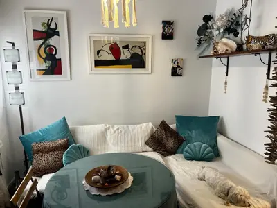 a living room with a couch and a table at El rincón de Malandar in Sanlúcar de Barrameda