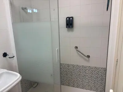 a shower with a glass door in a bathroom at Acogedor apartamento, céntrico, recién restaurado in Jerez de la Frontera