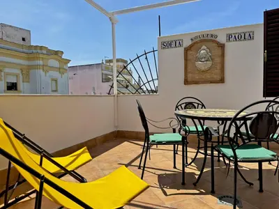 a patio with chairs and a table on a balcony at Larga Suite 46 - Ole Solutions in Jerez de la Frontera