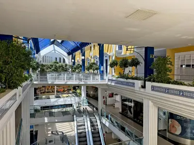 a view of a shopping mall with plants at Larga Suite 46 - Ole Solutions in Jerez de la Frontera