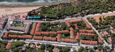 an overhead view of a city with buildings and a beach at Primera Línea de Playa Casa adosada La Balconera in Chiclana de la Frontera