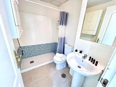 a bathroom with a sink and a toilet and a shower at Apartamento Empul Rota Príncipe in Rota