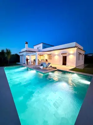 a villa with a swimming pool at night at Mirador las Cumbres Conil - Piscina Jardín XL in Conil de la Frontera