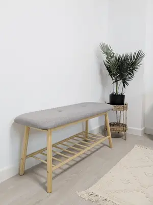 a bench sitting in a room with a potted plant at Apartamento Victoria in San Fernando