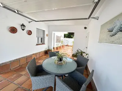 a dining room with a table and chairs at Apartamento Empul Barrosa Beach in Novo Sancti Petri