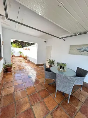 a living room with a table and chairs at Apartamento Empul Barrosa Beach in Novo Sancti Petri