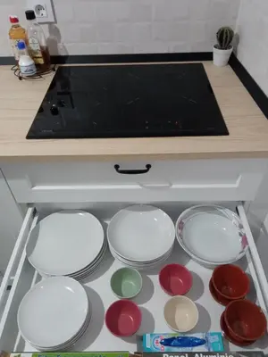 a drawer filled with white plates in a kitchen at El Altozano N4 in Arcos de la Frontera