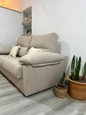 a white couch in a living room with plants at El Altozano N4 in Arcos de la Frontera