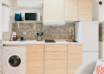 a kitchen with a washing machine and a microwave at Viña Coqueta Grupo AC Gestion in Cádiz