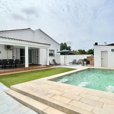 Modern 3-Bedroom Villa with Private Pool & BBQ