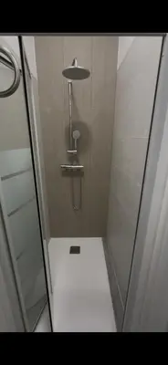 a shower stall with a shower head in a bathroom at Pleamar Apartamento in El Puerto de Santa María