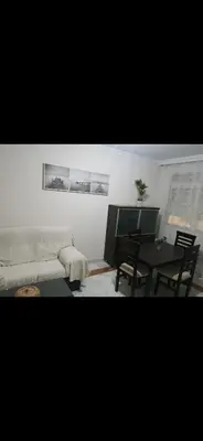 a living room with a couch and a table at Se alquilan habitaciones in Jerez de la Frontera