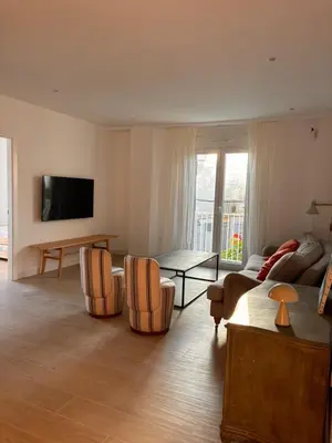 a living room with a couch and a table at Casa El Puerto in El Puerto de Santa María