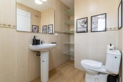 a bathroom with a toilet and a sink at Allo Apartments Merced Duplex Centro 2 habitaciones - 2 Baños in Jerez de la Frontera