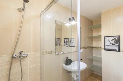a bathroom with a shower with a sink and a shower at Allo Apartments Merced Duplex Centro 2 habitaciones - 2 Baños in Jerez de la Frontera