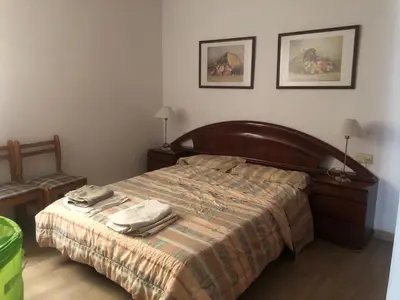 a bedroom with a bed with two towels on it at Puerto centro in El Puerto de Santa María