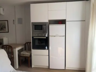 a kitchen with a microwave oven and a refrigerator at Puerto centro in El Puerto de Santa María