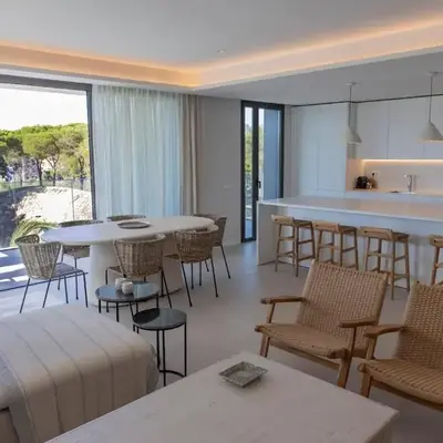 GINVA - Luxury Beachfront Apartment