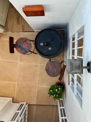 a bathroom with a sink in the corner of a room at Apartamento con Entreplanta Alegría de Jerez in Jerez de la Frontera