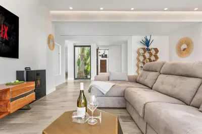 a living room with a couch and a table at Villa Paradisus Golf & Wellnes in Cádiz
