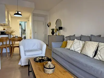 a living room with a couch and a table at Apartamento Brisa Candor - Ole Solutions in Rota