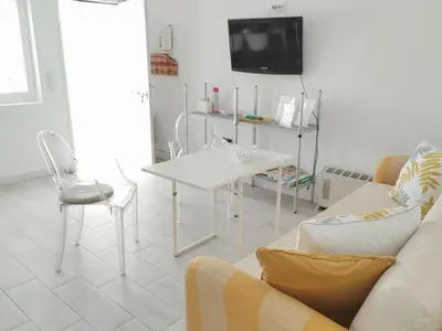 a living room with a white couch and a table at Apartamento junto a PLAYA LAS REDES-VISTAHERMOSA, CADIZ in El Puerto de Santa María