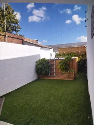 a backyard with a ladder on the side of a building at Estudio Álvaro in Cádiz