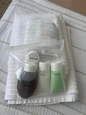 a plastic container with two products on a towel at Apartamento Relax junto al Mar in El Puerto de Santa María